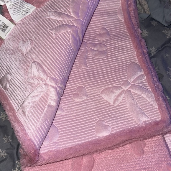 Rachel Zoe Luxe Faux Fur Pink BOWS & HEARTS Throw Blanket - Picture 4 of 7